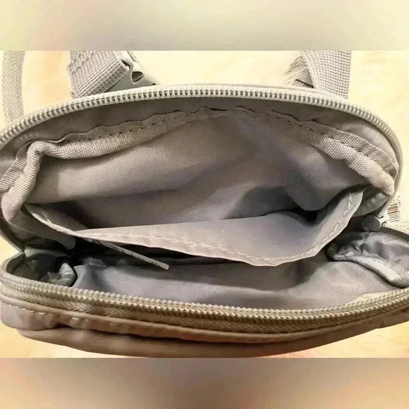 GapFit 100% Recycled Belt Bag/ Crossbody/ FannyPack - Picture 4 of 4